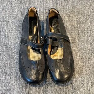 Born Black and Brown Flats